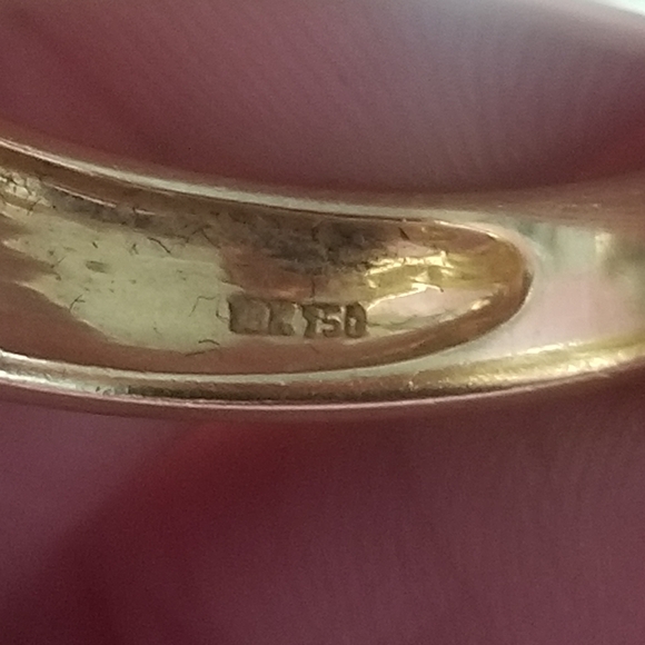 18K 750 Diamond Ring - Picture 13 of 16